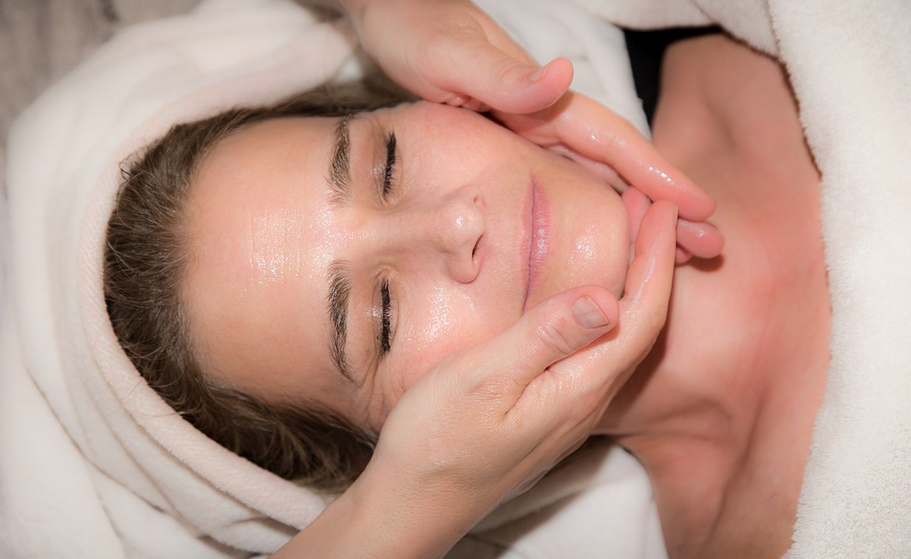 Simple and Effective Home Remedies to Remove Your Skin Tags